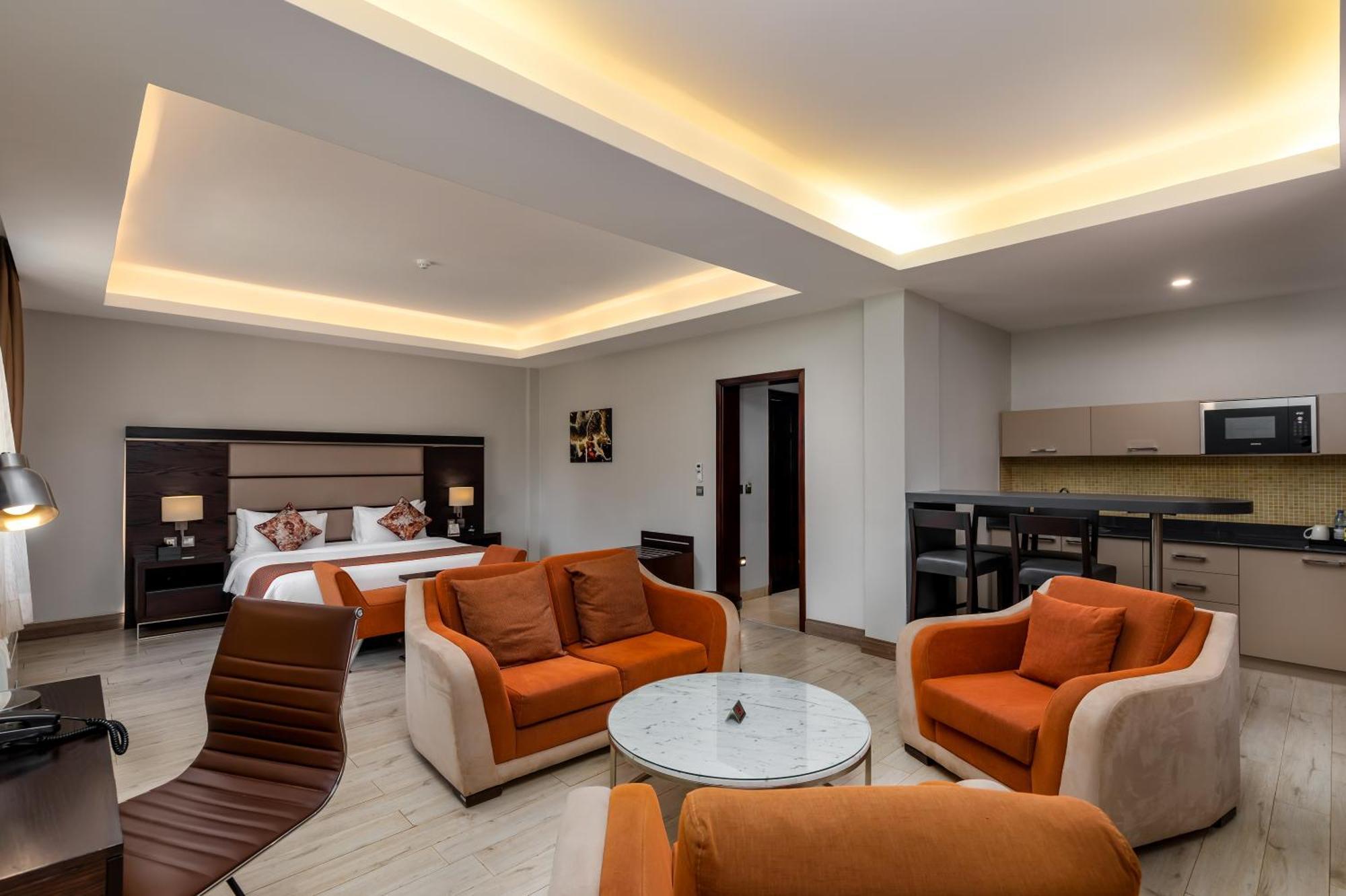 ดิ เอเธนา โฮเต็ล Hotel คัมพาลา ภายนอก รูปภาพ