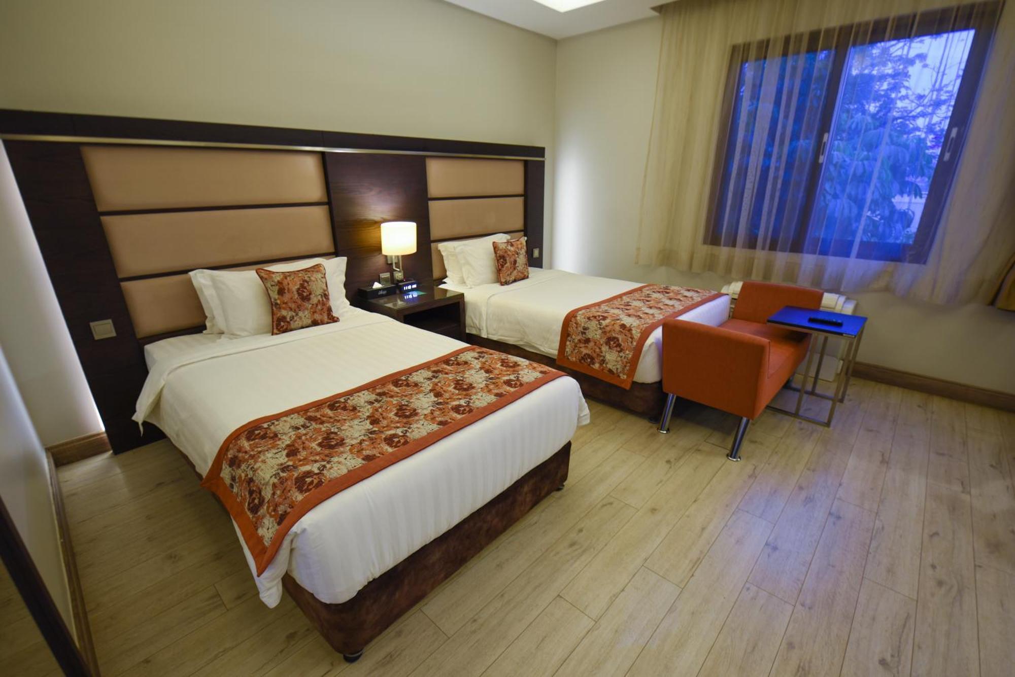 ดิ เอเธนา โฮเต็ล Hotel คัมพาลา ภายนอก รูปภาพ