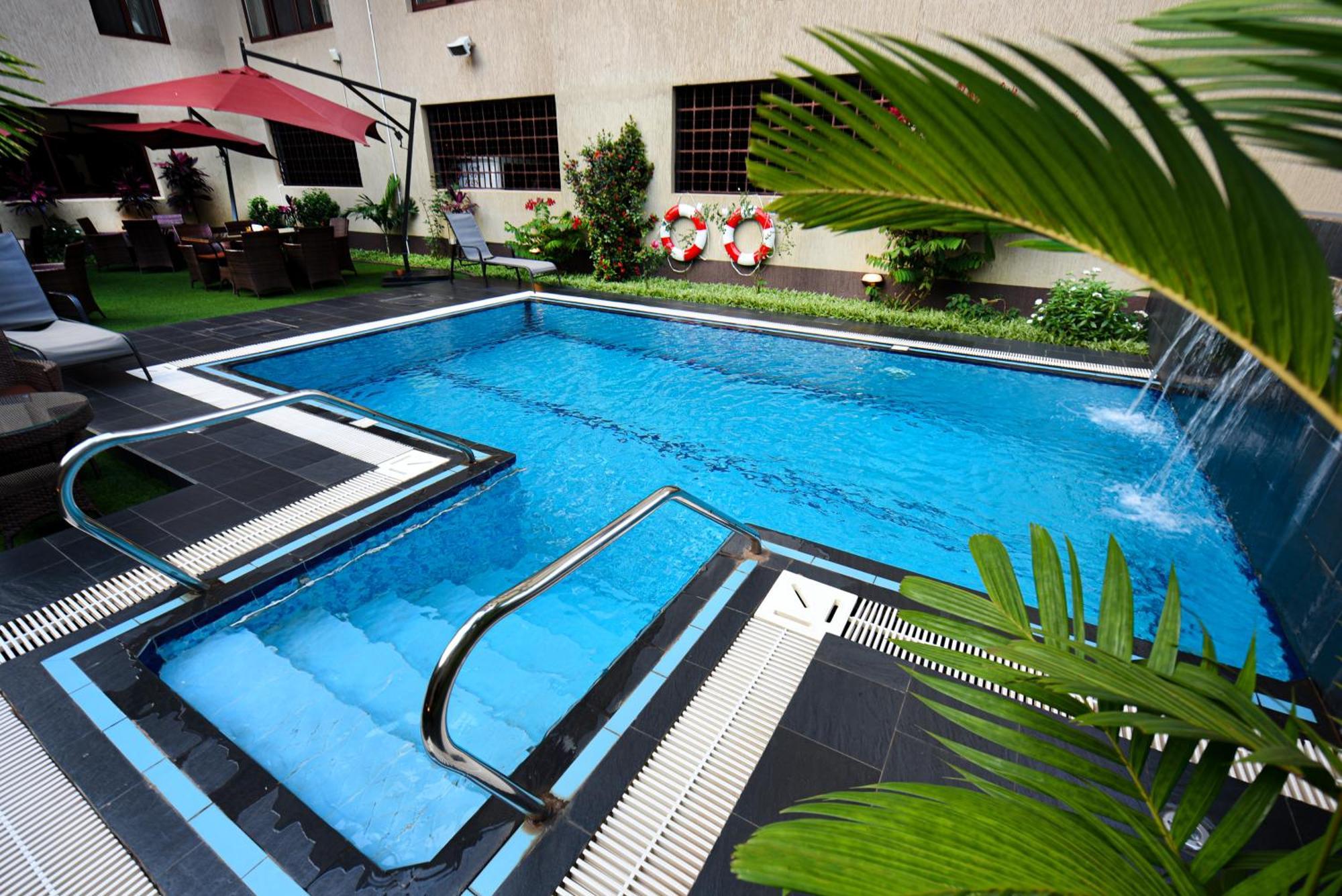 ดิ เอเธนา โฮเต็ล Hotel คัมพาลา ภายนอก รูปภาพ